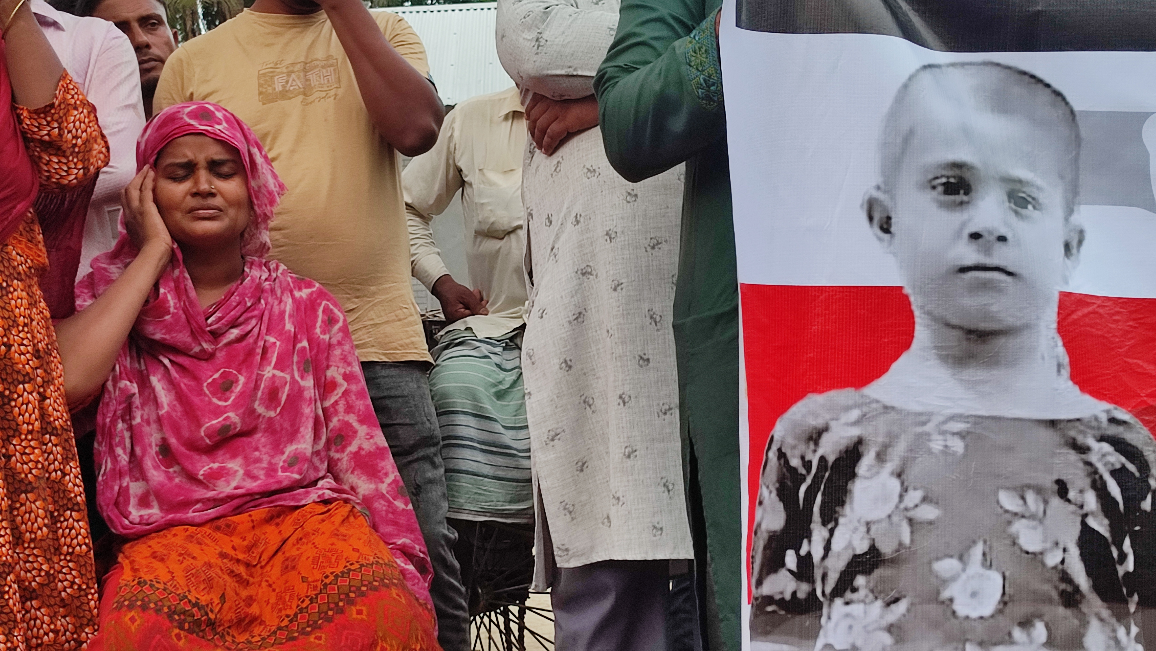 শিশু জুঁই হত্যার পুনরায় তদন্ত ও প্রকৃত অপরাধীদের গ্রেপ্তারের দাবিতে মানববন্ধন